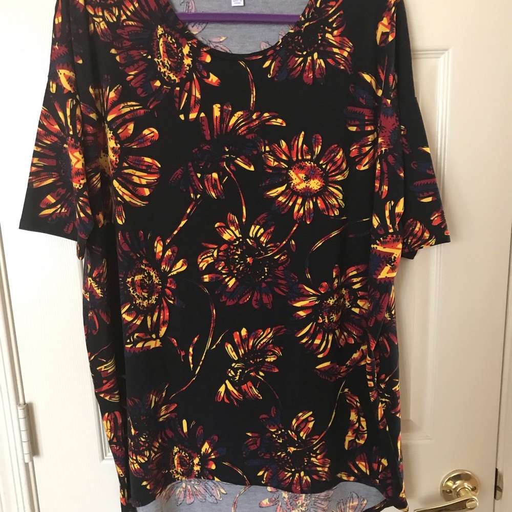NWOT Lularoe Irma Tunic - Size Large
